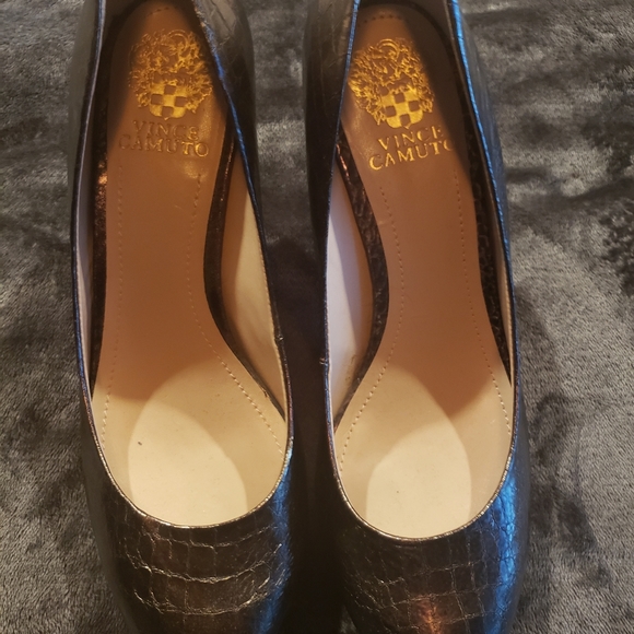 Metallic 4in Pumps like new - Picture 3 of 3